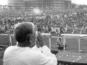 ধর্ম ও রাজনীতি মেলাবেন না