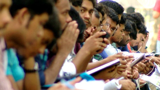 This image has an empty alt attribute; its file name is 160526121442_bangla_unemployed_jobless_640x360_bbc_nocredit.jpg
